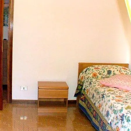 Apartment Azzano Sleeps 7 Pool Wifi Mezzegra